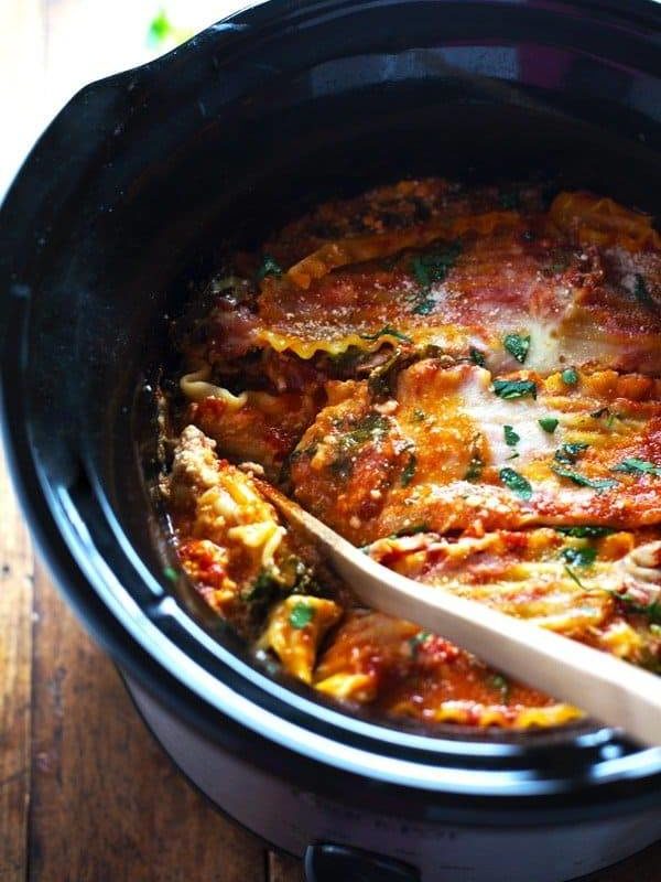 Super Easy Skinny Veggie Crockpot Lasagna - a handful of simple ingredients for a healthy family dinner. | https://official-promos.com